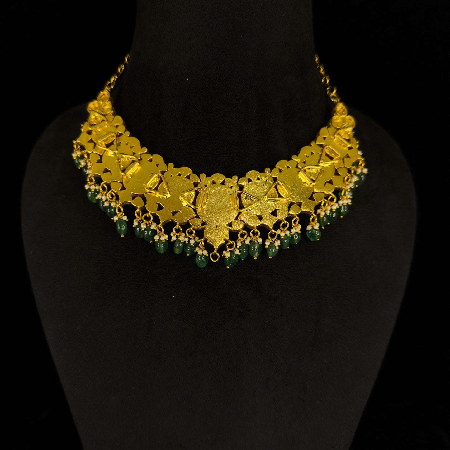 Radiant Charm: Jadau Kundan Necklace with 22k gold plating This product belongs to Jadau Kundan jewellery Category