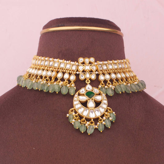 Elegant Choker Necklace With Emerald Green Bead Drops