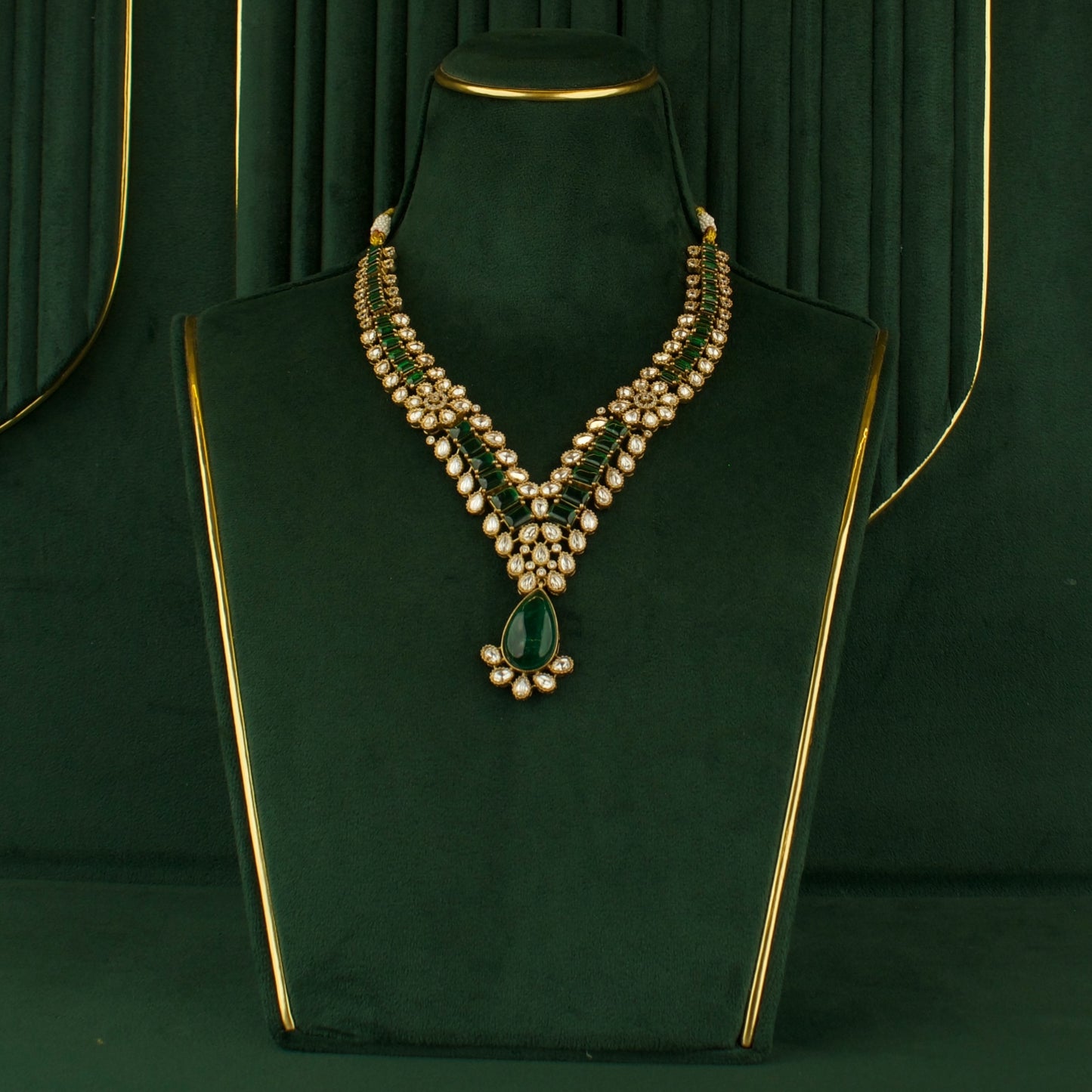 Sleek elegant design Fusion Kundan & Polki Victorian Necklace Set