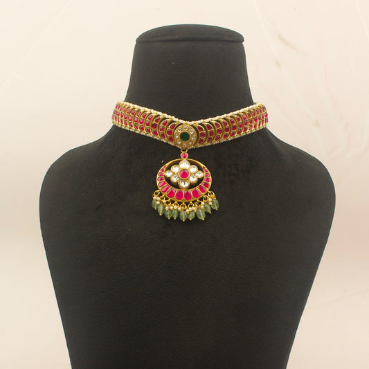 Elegant Jadau Kundan Choker with Crescent Pendant