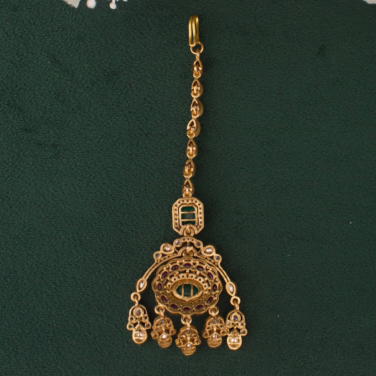 Elegant Emerald Maang Tikka With Ruby And Polki Accents Craftsmanship & Detail View - Dulhan Jewels