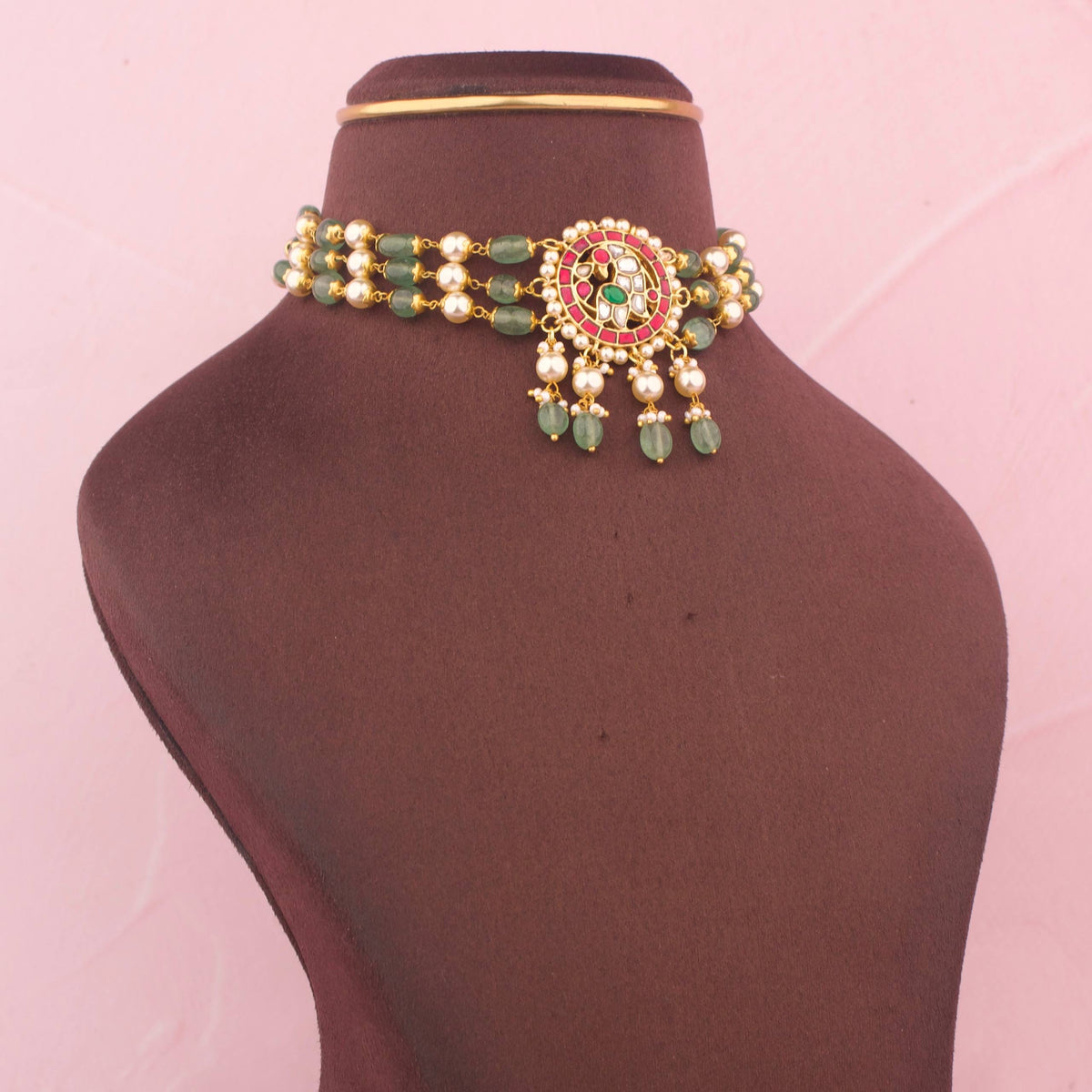 Jadau Kundan Choker Necklace With Pearl And Green Beads Craftsmanship & Detail View - Dulhan Jewels