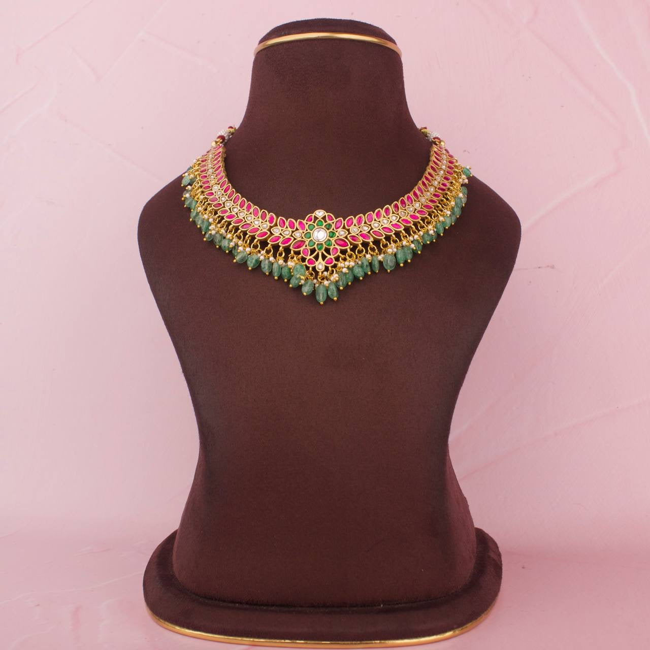 Jadau Kundan Stone Sleek Necklace With Green Beads