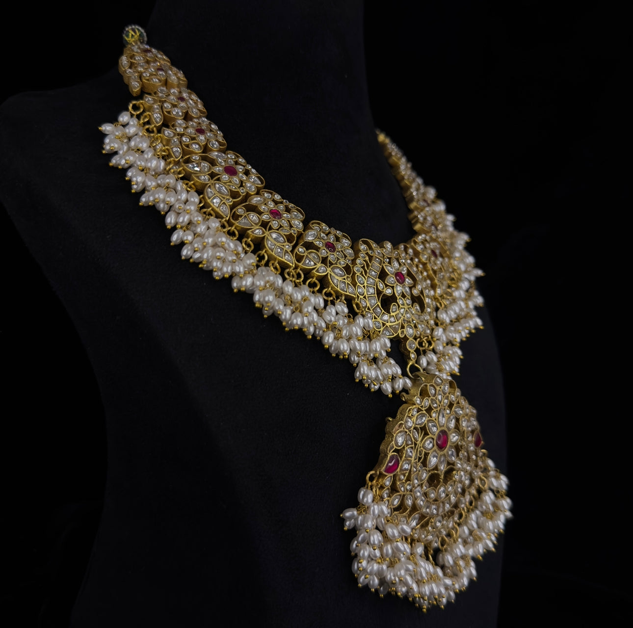 Elegant Jadau Kundan Guttapusulu Necklace