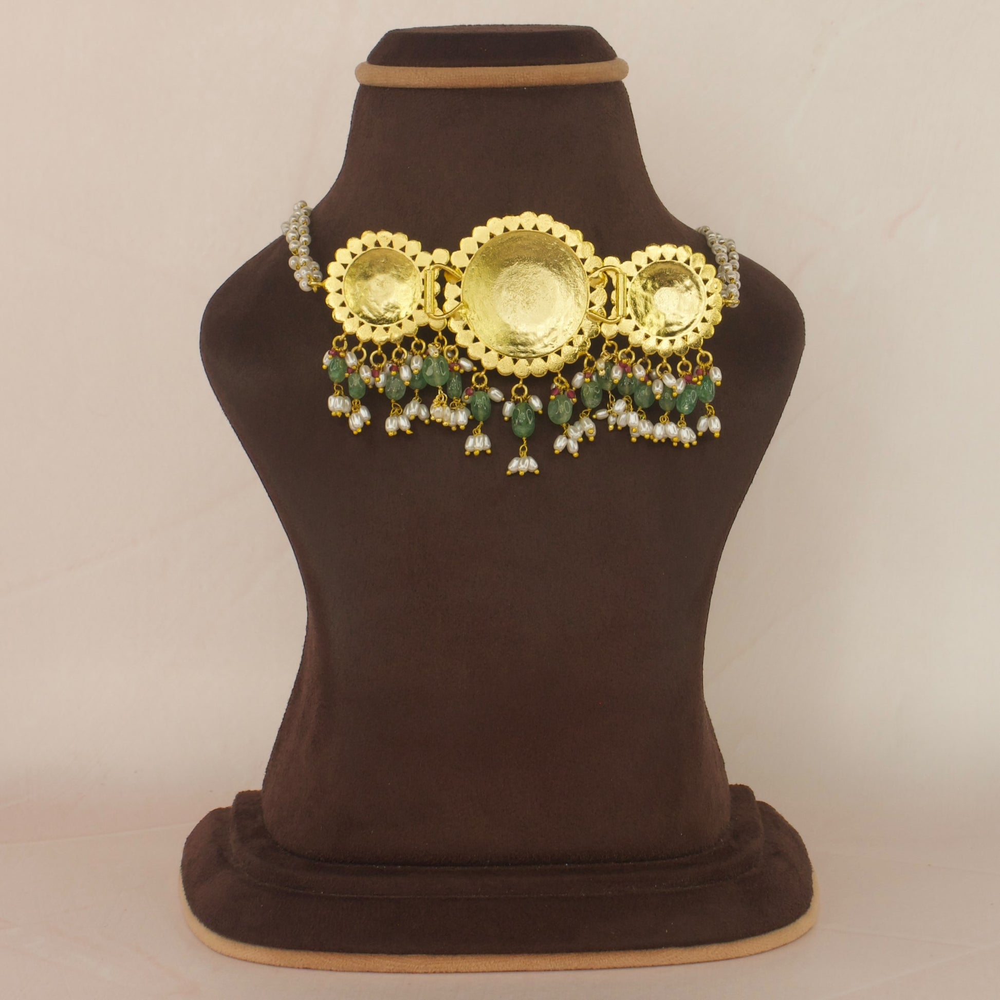 Grand Jadau Kundan Choker Necklace for Bridal Wear covered in 22k Gold Plating . This product belongs in jadau Kundan jewellery category