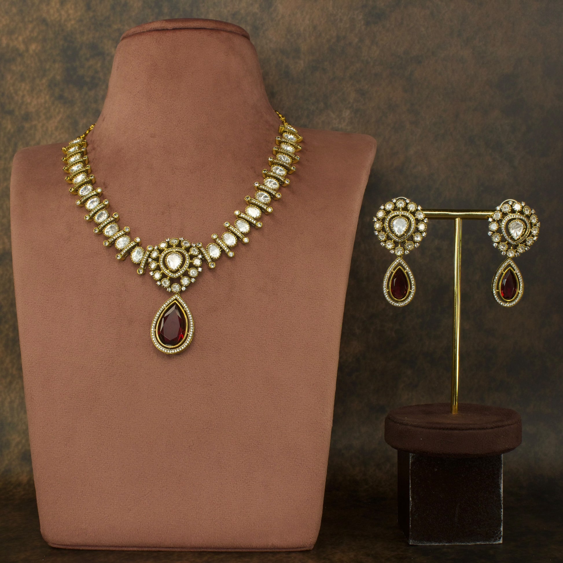 Regal Tranquility: Victorian Necklace Set with High quality Victorian finish