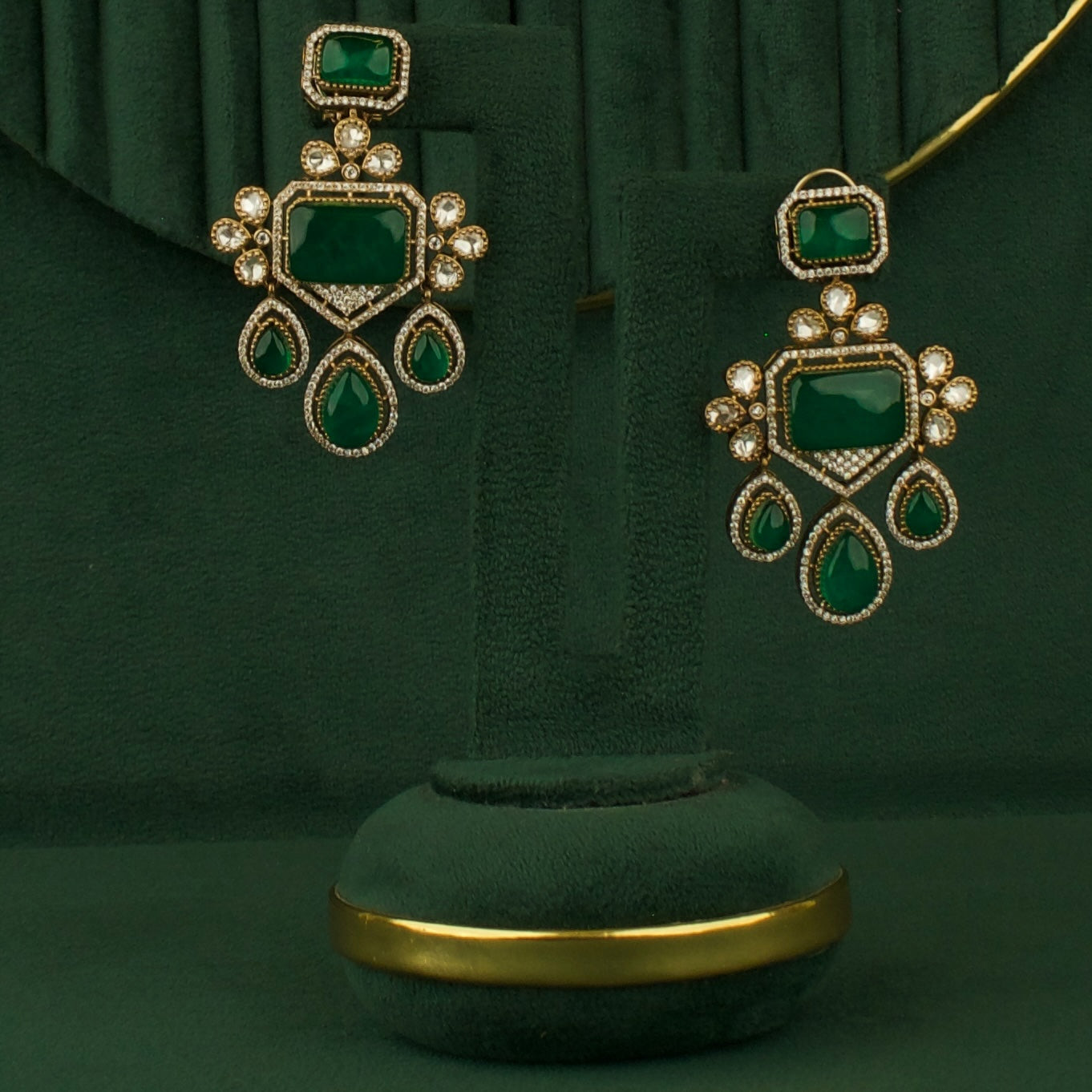 Graceful Double Layered Fusion Kundan & Polki Victorian Necklace Set