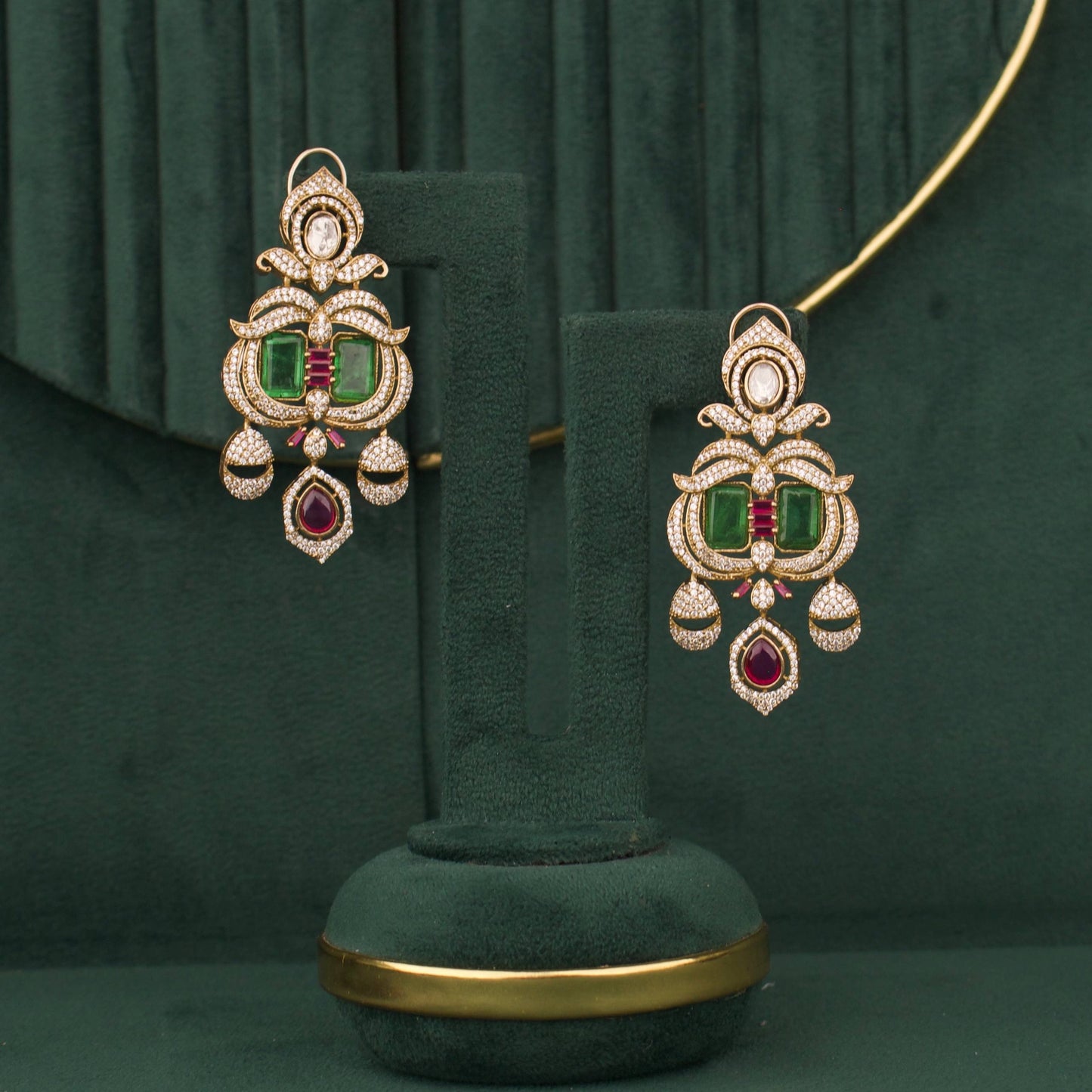 Opulent Victorian Jewelry Set With Emerald Pendant And Matching Earrings