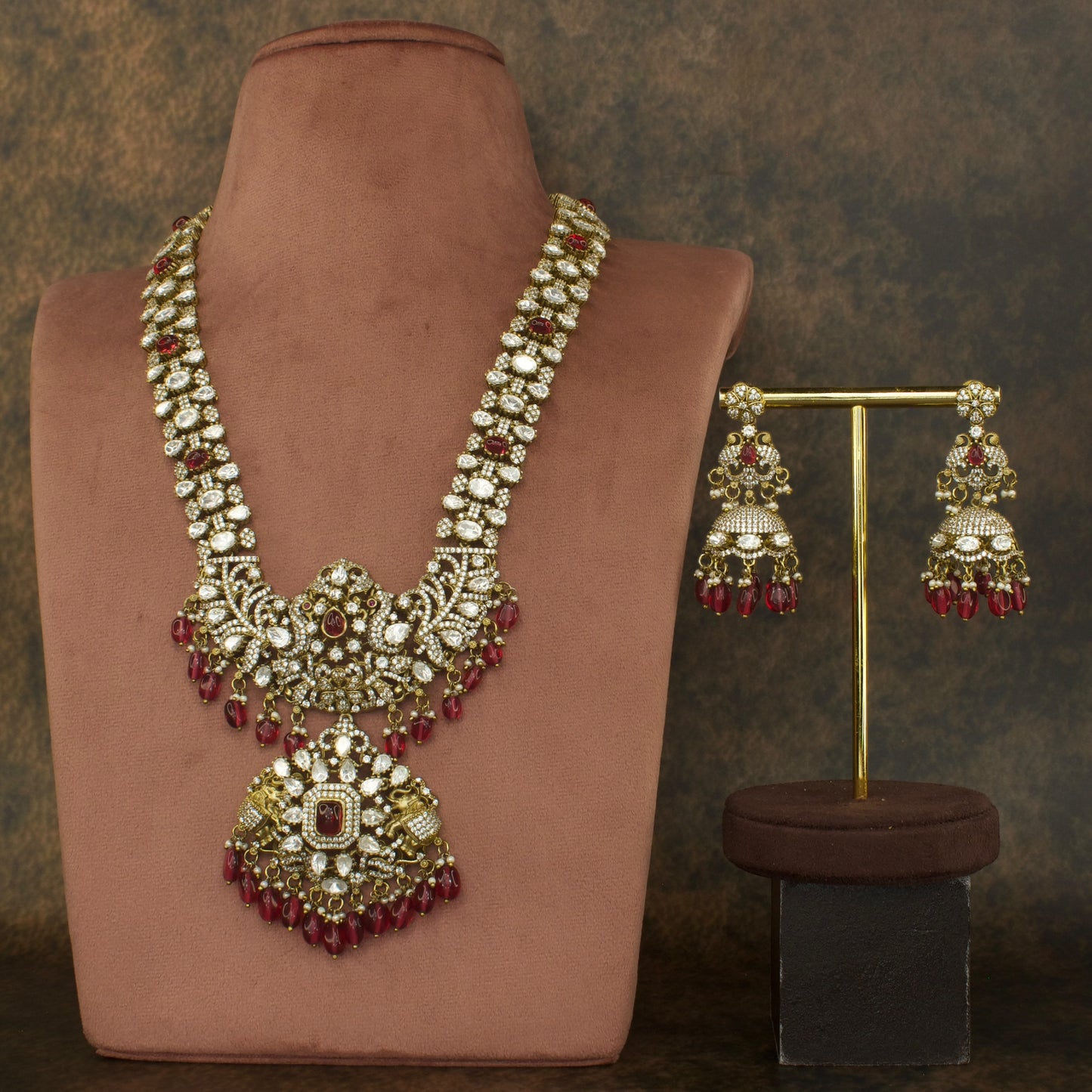 Royal Opulence: Victorian Necklace Set with High quality Victorian finish