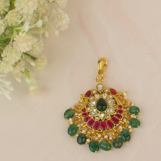 Jadau Kundan Maangtika With Green Beads