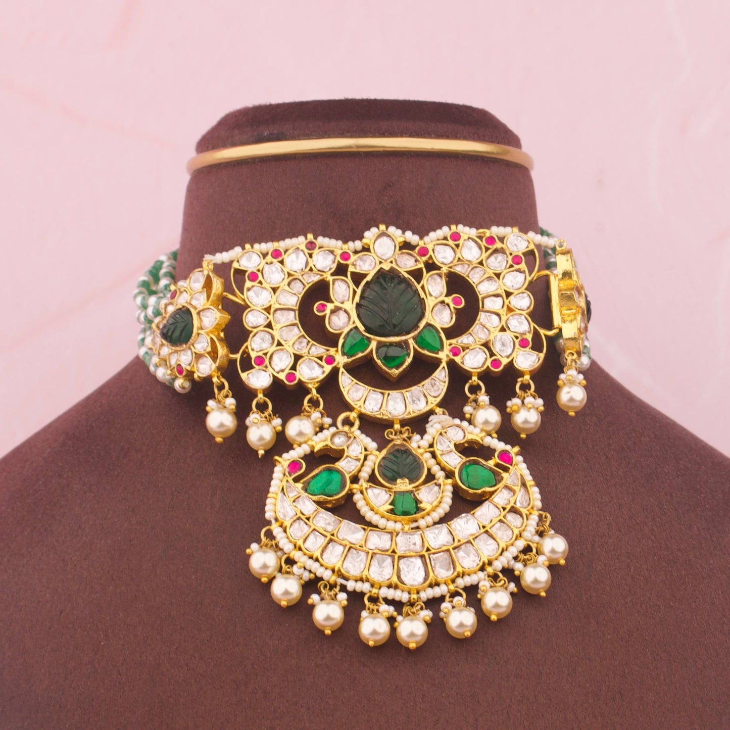 Stylish Moissanite Choker With Green Emerald Center