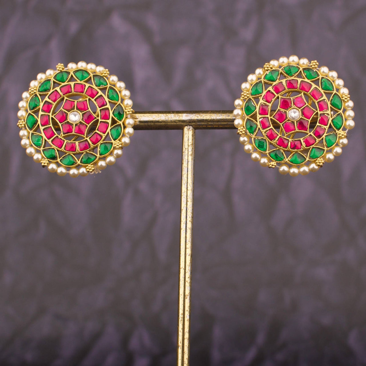 Elegant Jadau Kundan Stud Earrings With Pearl Bordering