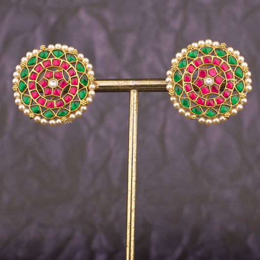 Elegant Jadau Kundan Stud Earrings With Pearl Bordering
