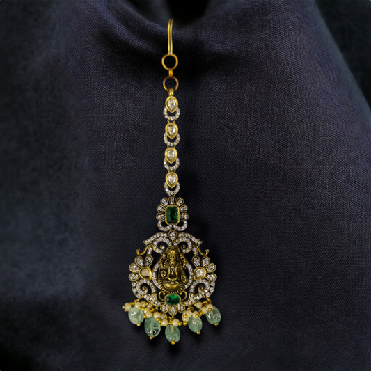 Graceful Temple Design Victorian Maang Tikka. This Victorian Jewellery is available in a Green colour variant. 