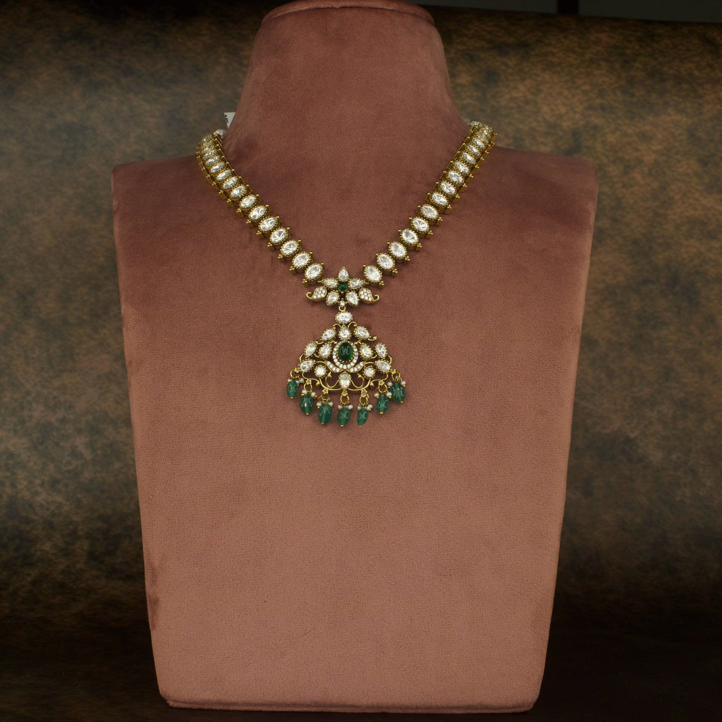 Single Layer Polki Victorian Necklace Setwith High Quality Victorian Finish. This product belongs to Victorian Jewellery category