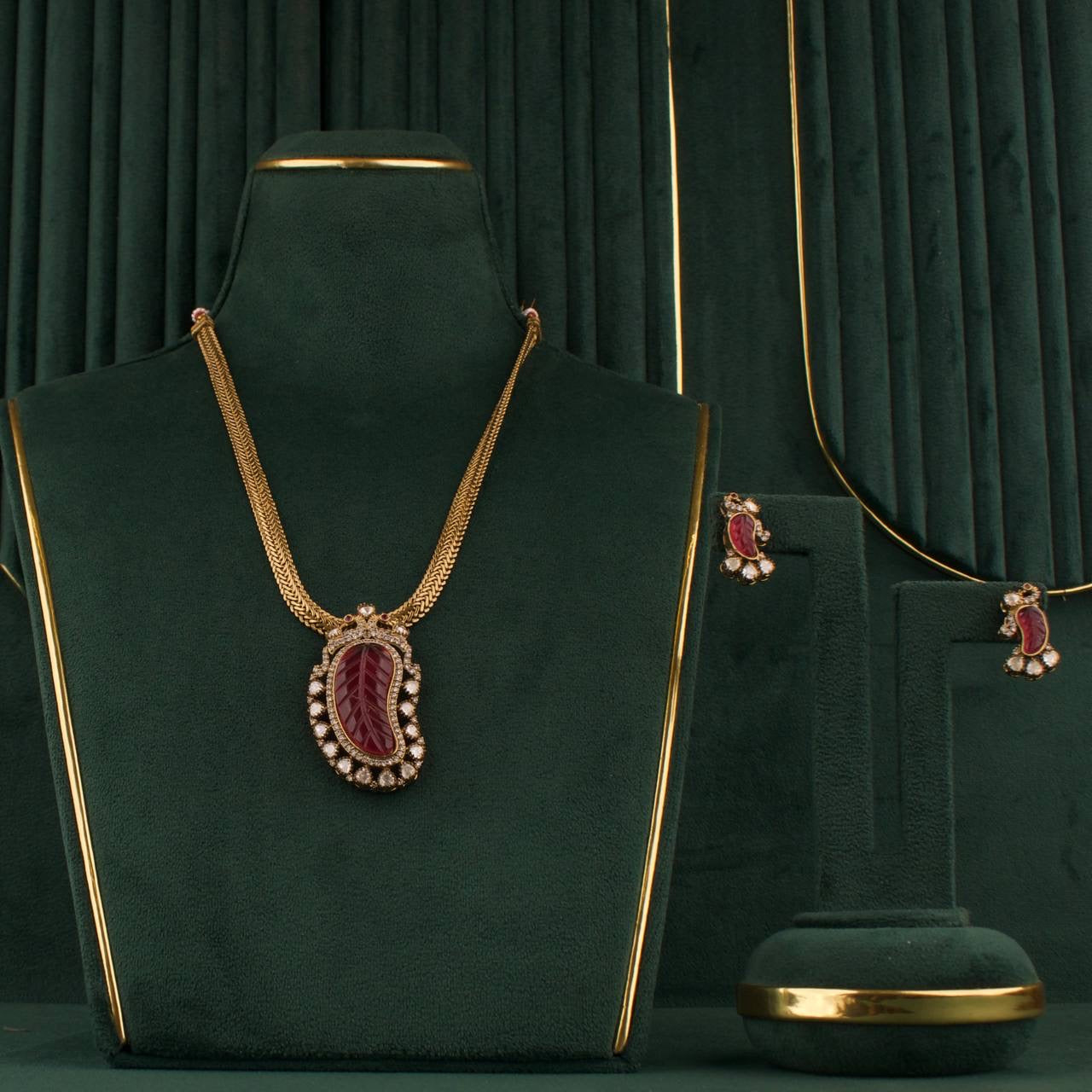 Sleek Chain Necklace With Mango Locket