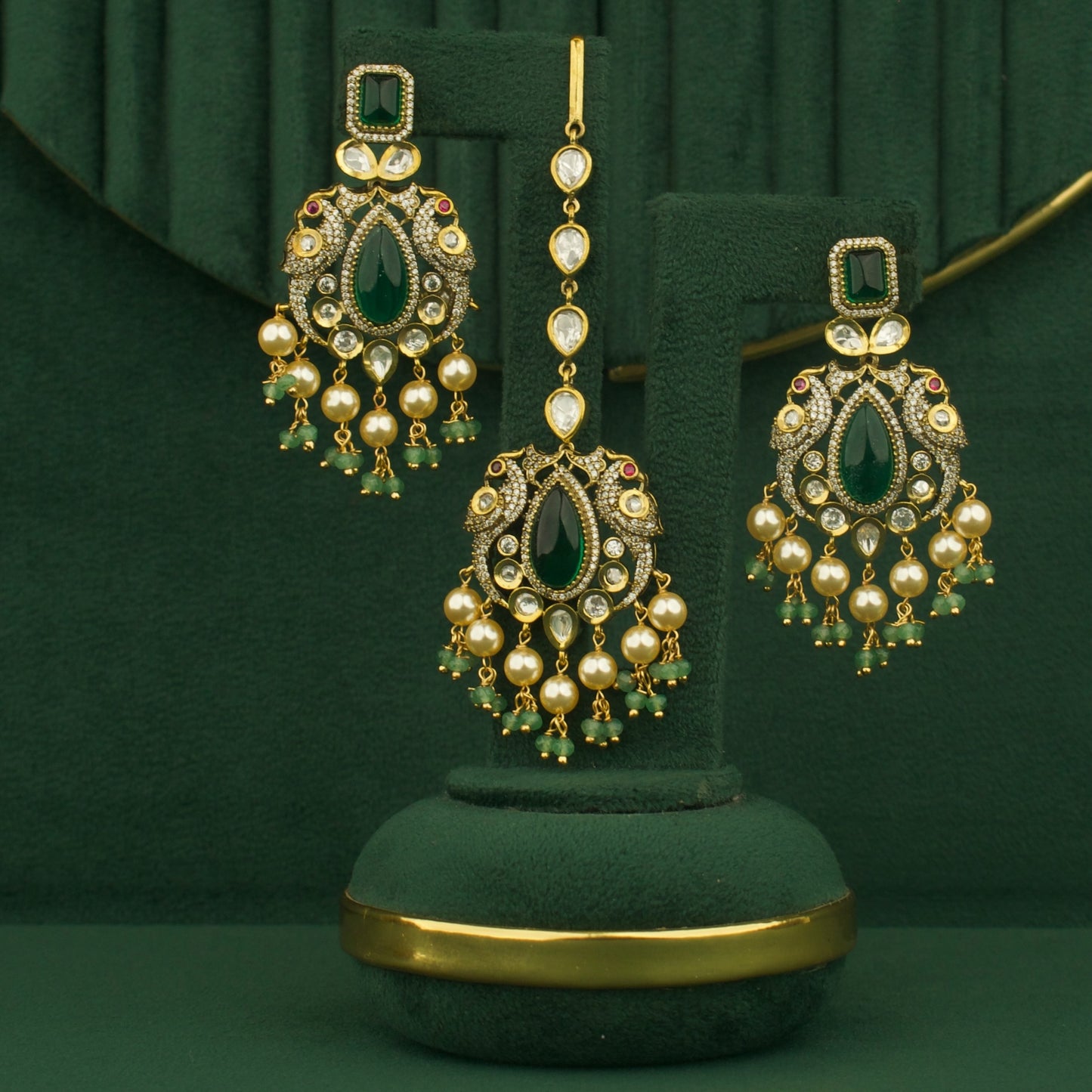 Grand Fusion Kundan & Polki Victorian Necklace Set with Green Beads