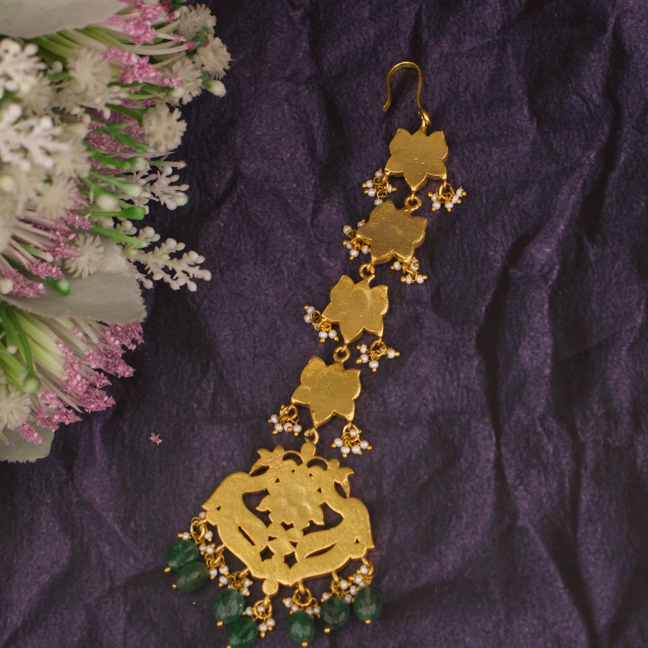 Bridal Jadau Kundan Maangtika With Green Beads As Hangings