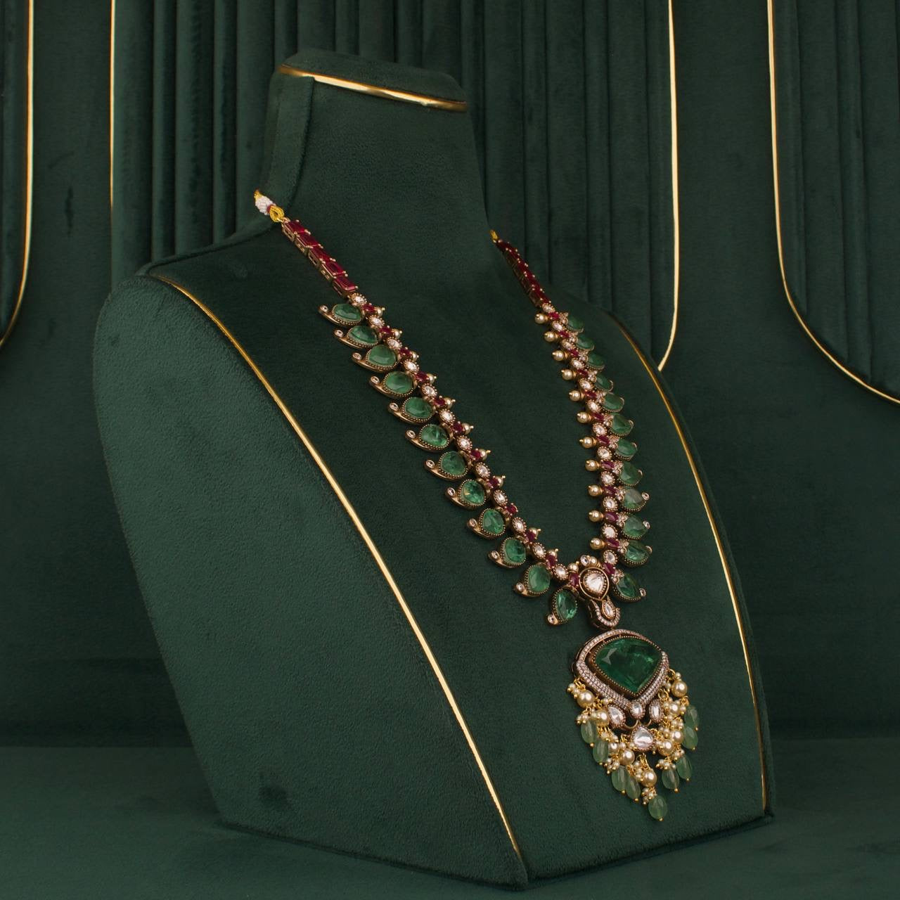 Fusion Victorian Finish Polki Emerald Necklace Set