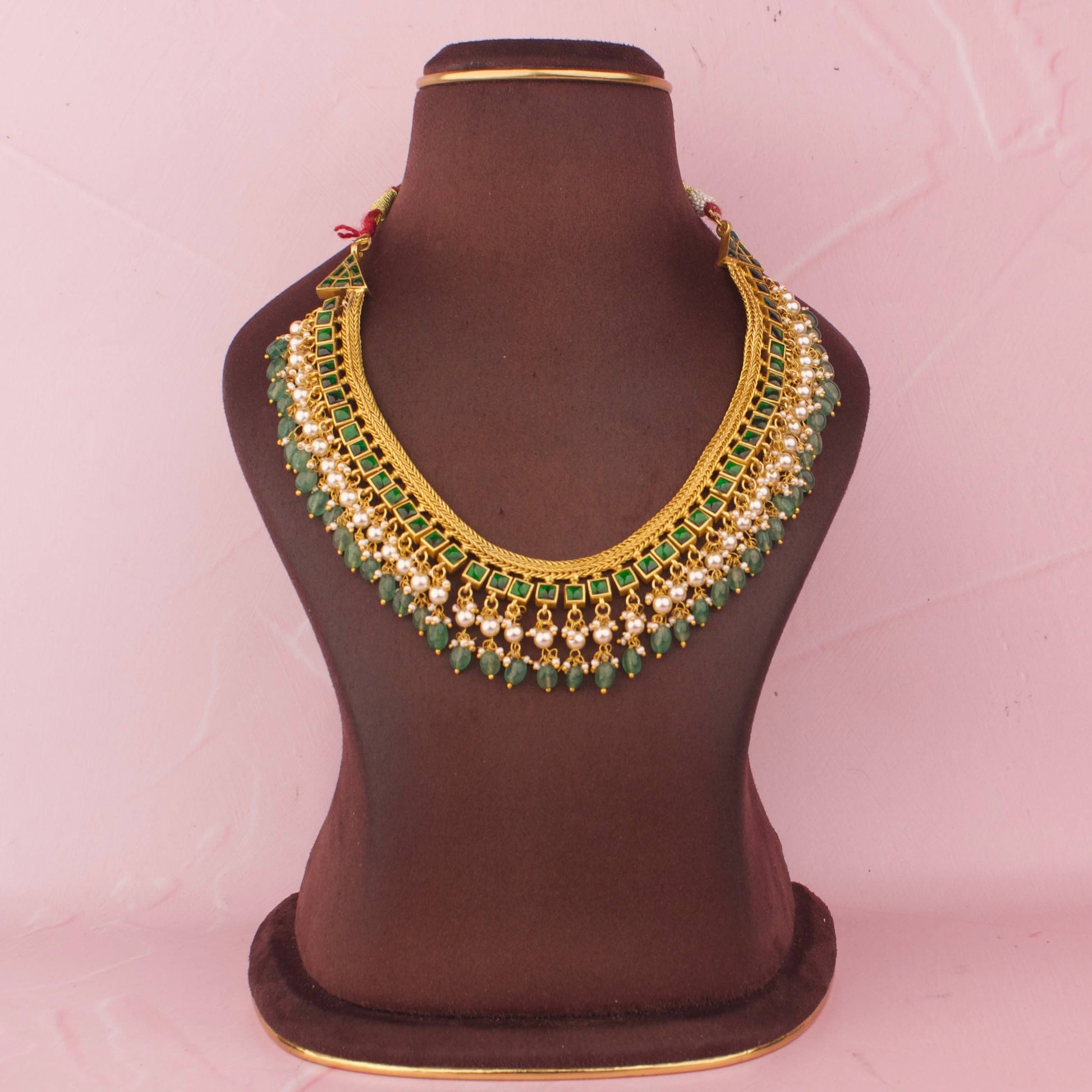 Close-up detailing of Reversible 2 in 1 Jadau Kundan Jalebi Necklace With Beads Hanging