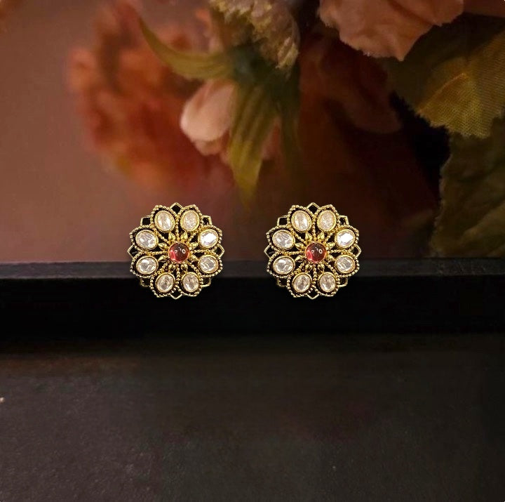 Simple Antique-Victorian finish moissanite polki studs. This Victorian Jewellery Is available in Mint, Red, & Green colour varaiants. 
