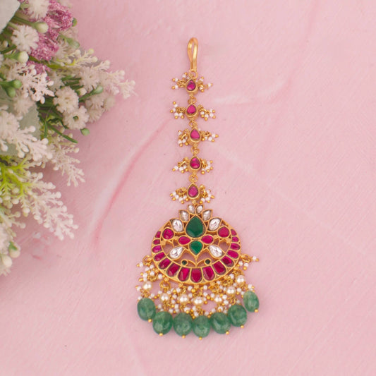 Chand Design Jadau Kundan Maang Tikka With Green Beads