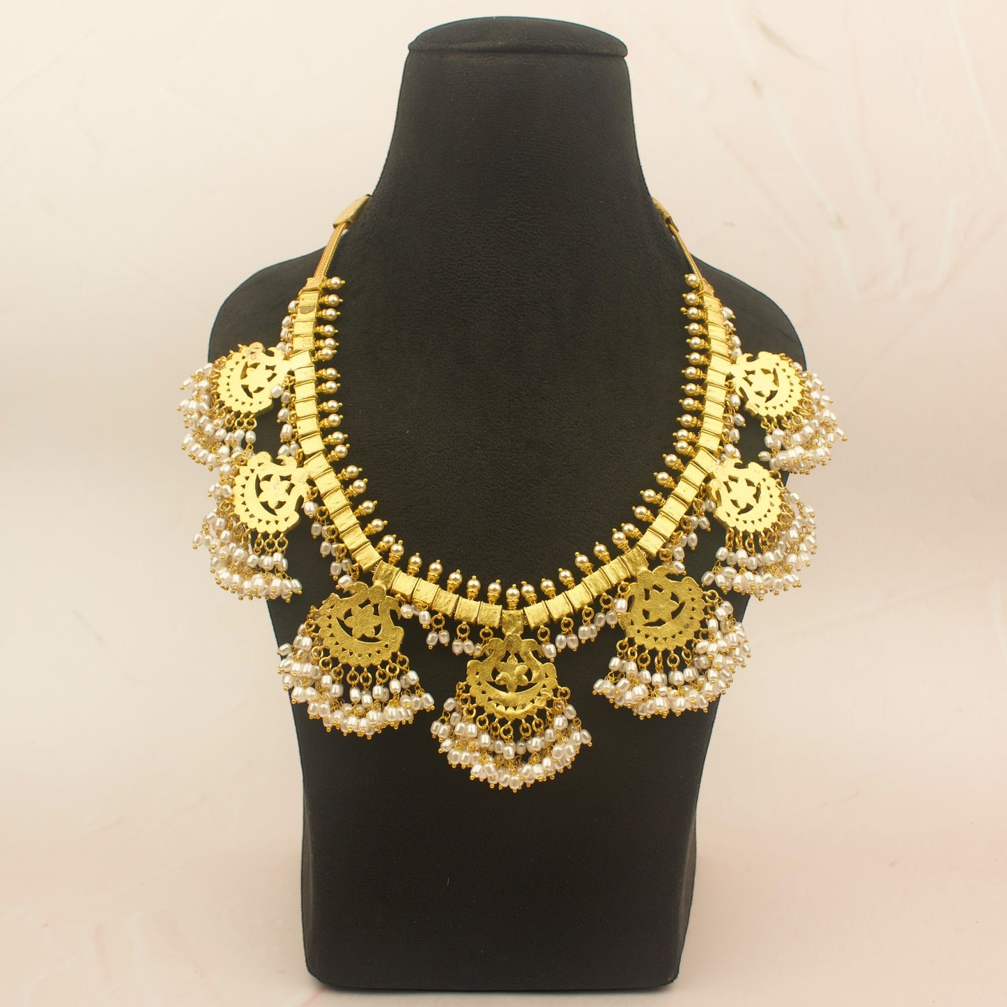 Grand Pearl-Encrusted Jadau Kundan Guttapusalu Necklace