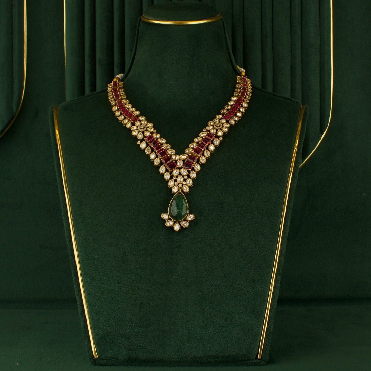 Sleek elegant design Fusion Kundan & Polki Victorian Necklace Set