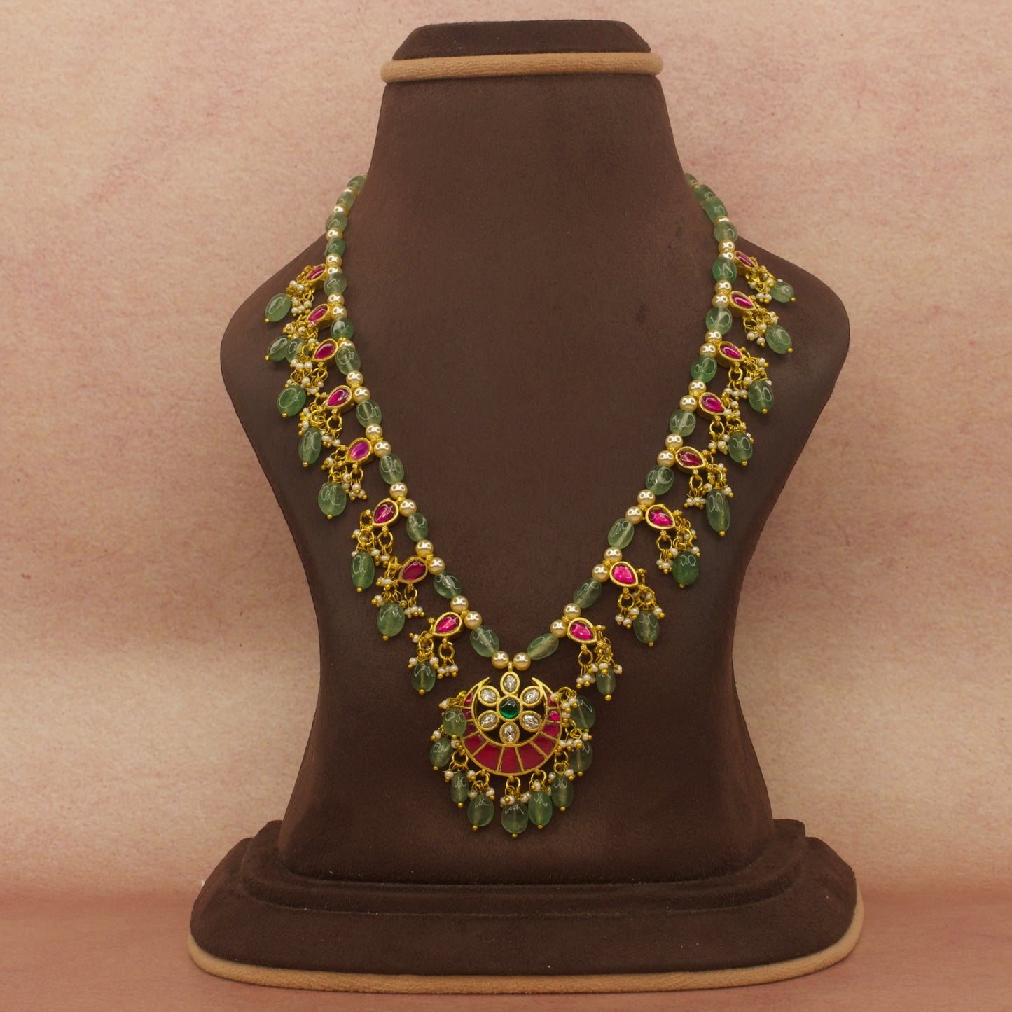 Elegant beads & pearl chain with kundan lockets