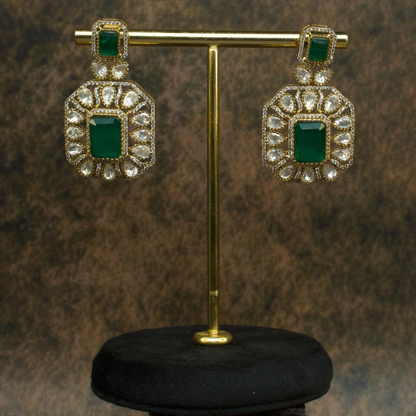 Elegant Victorian Necklace Set with Emerald Accents with High quality Victorian finish