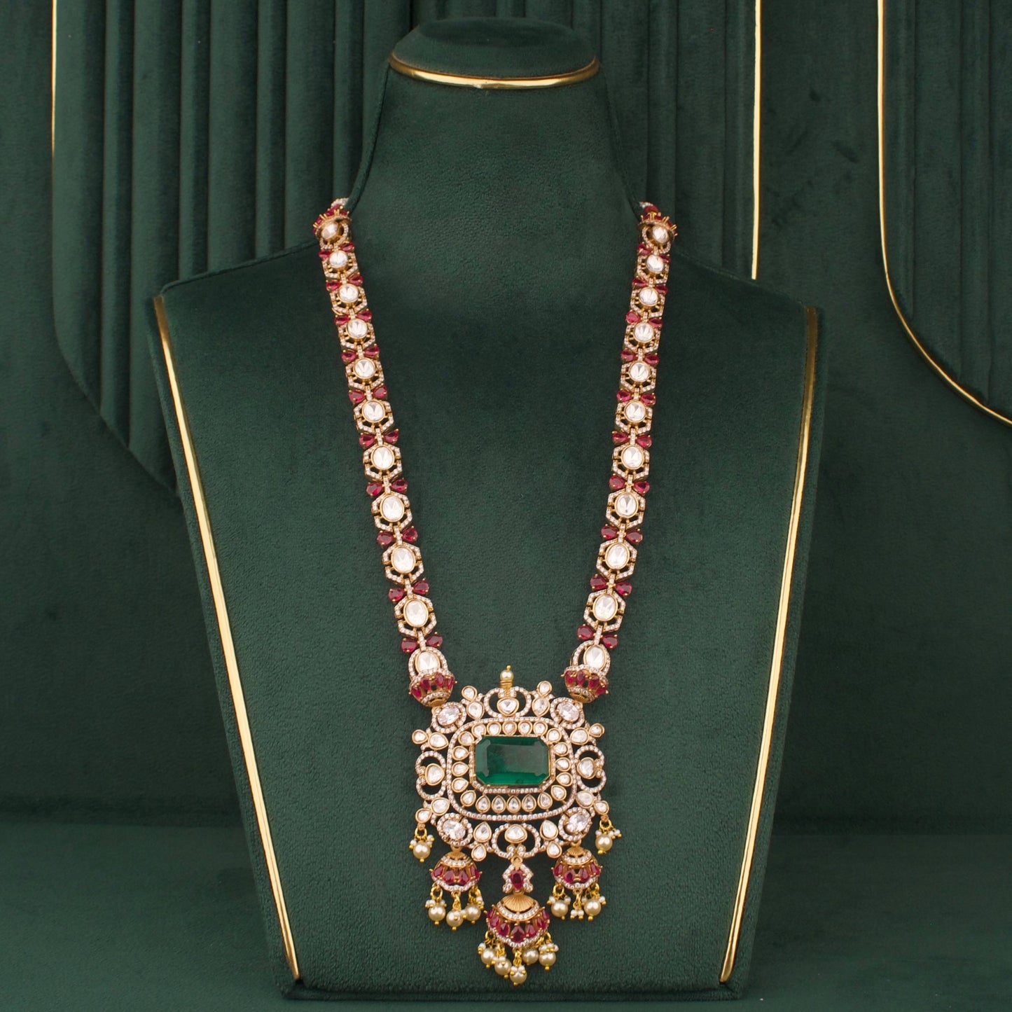 Royal Victorian Necklace Set With Emerald Centre