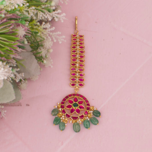 Floral Jadau Kundan Maang Tikka With Emerald Beads