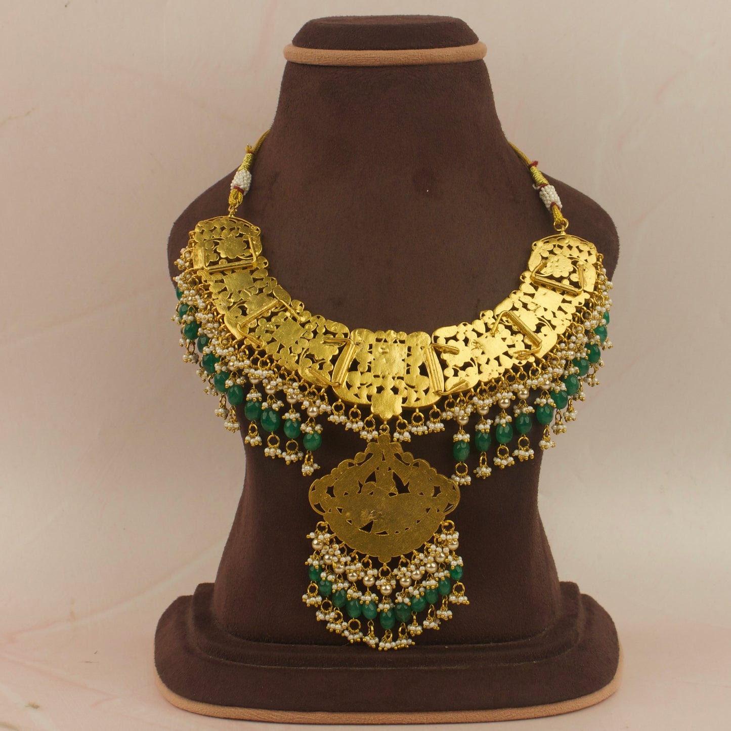 Bridal Majestic Jadau Kundan Necklace with Green Bead Accents