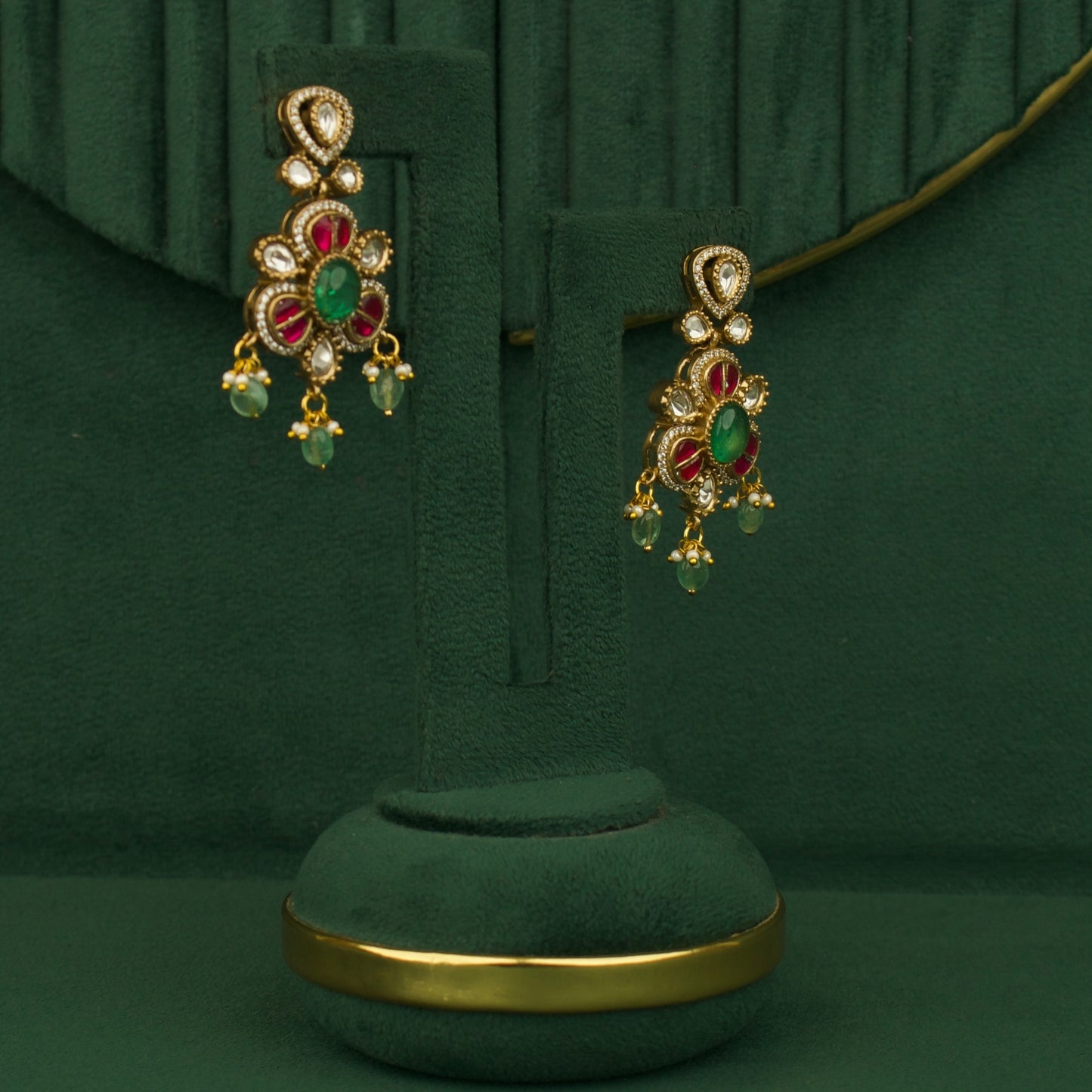 Refined Fusion Victorian Polki Kundan Short Necklace