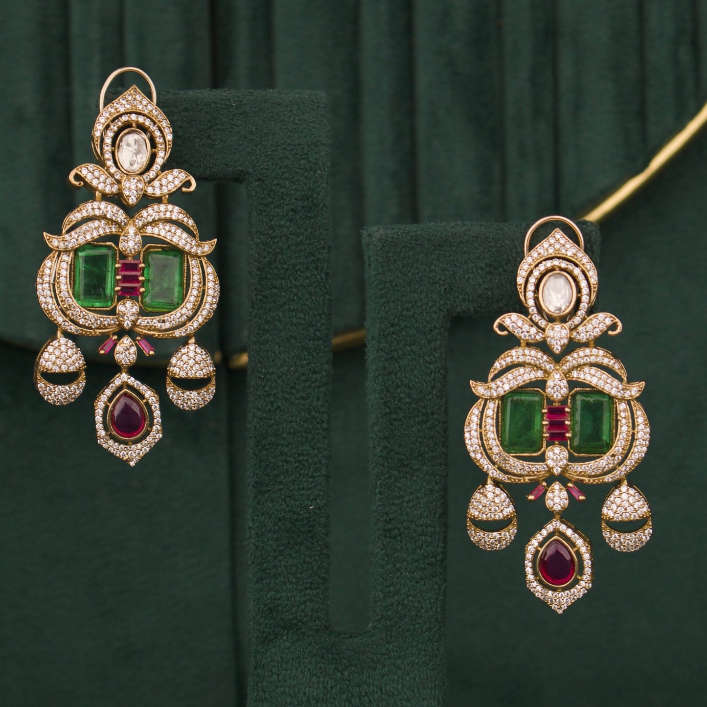 Opulent Victorian Jewelry Set With Emerald Pendant And Matching Earrings