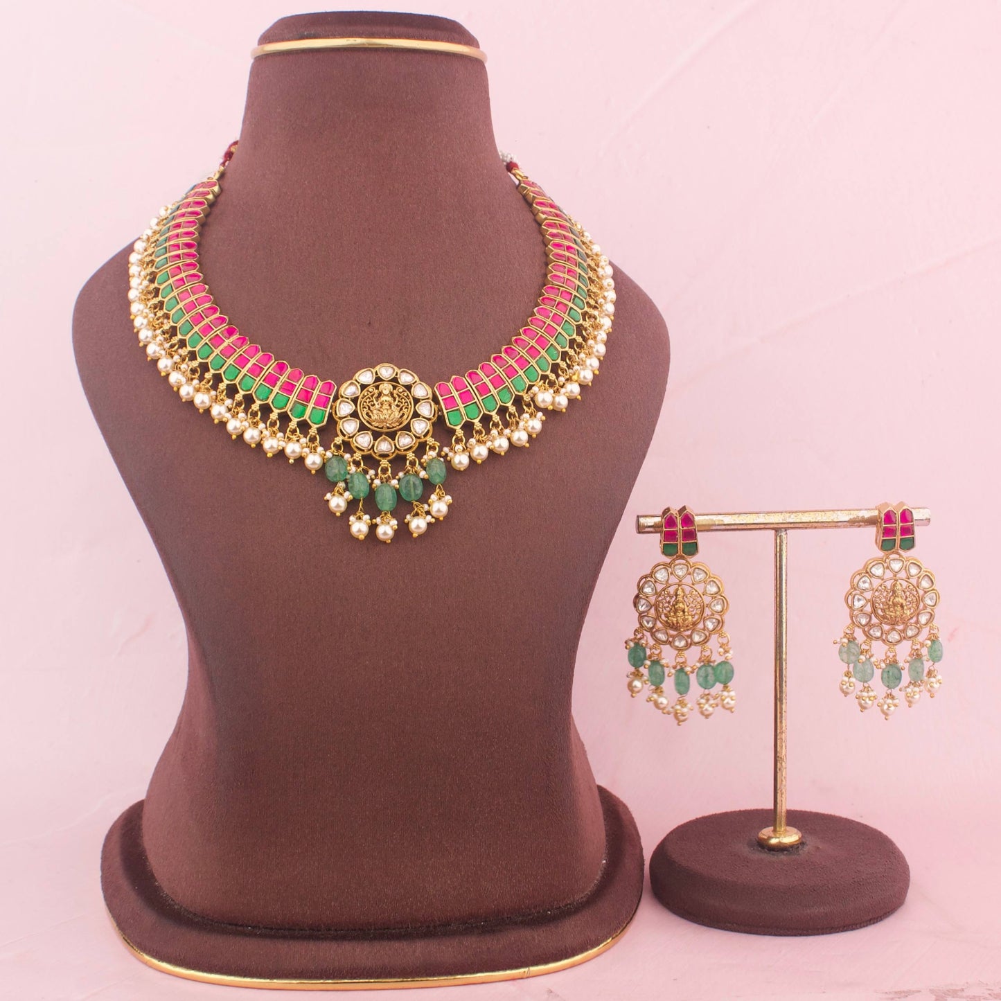 Sleek Jadau Kundan Necklace With Earrings
