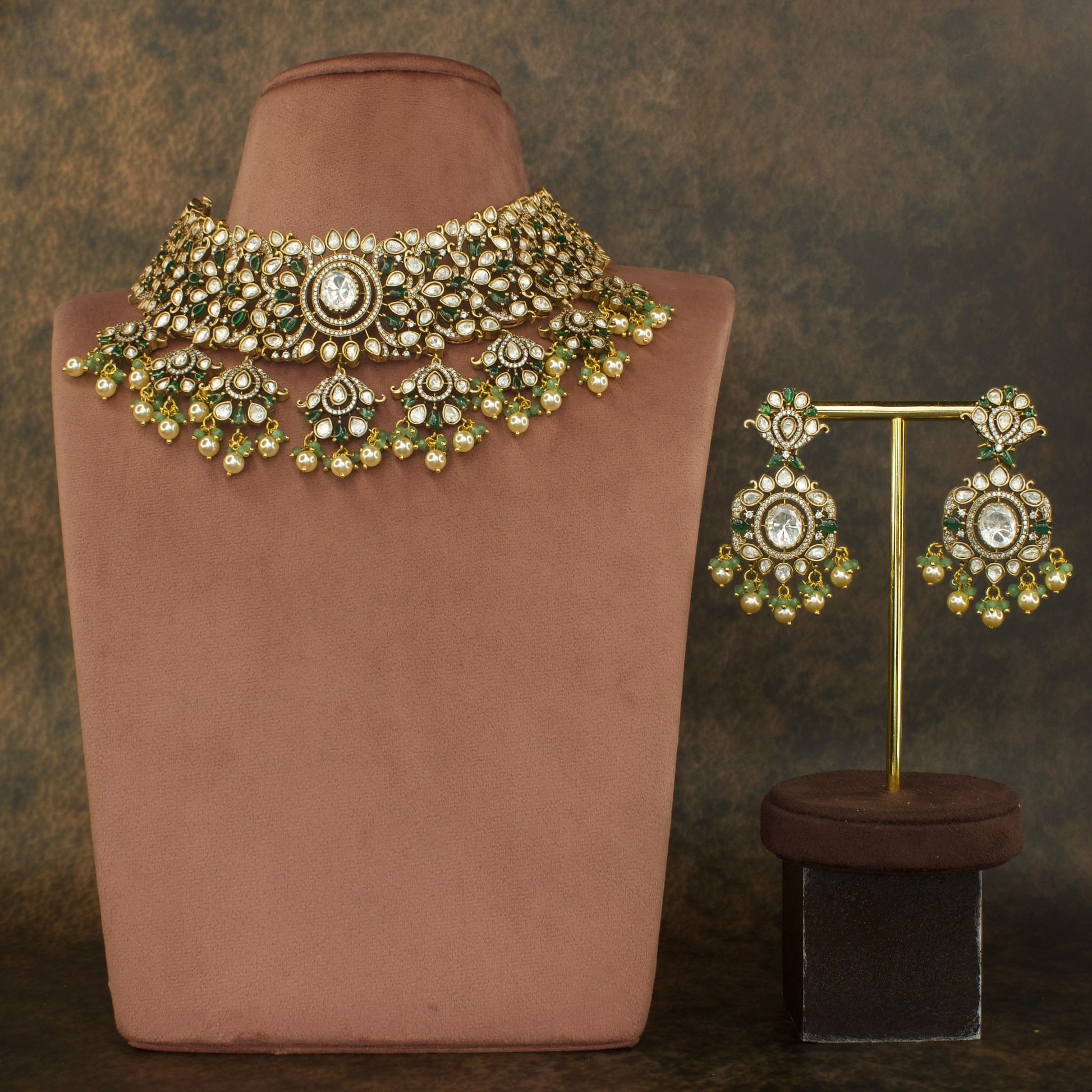 Regal Splendor: Victorian Short Necklace Set with high quality Victorian finish