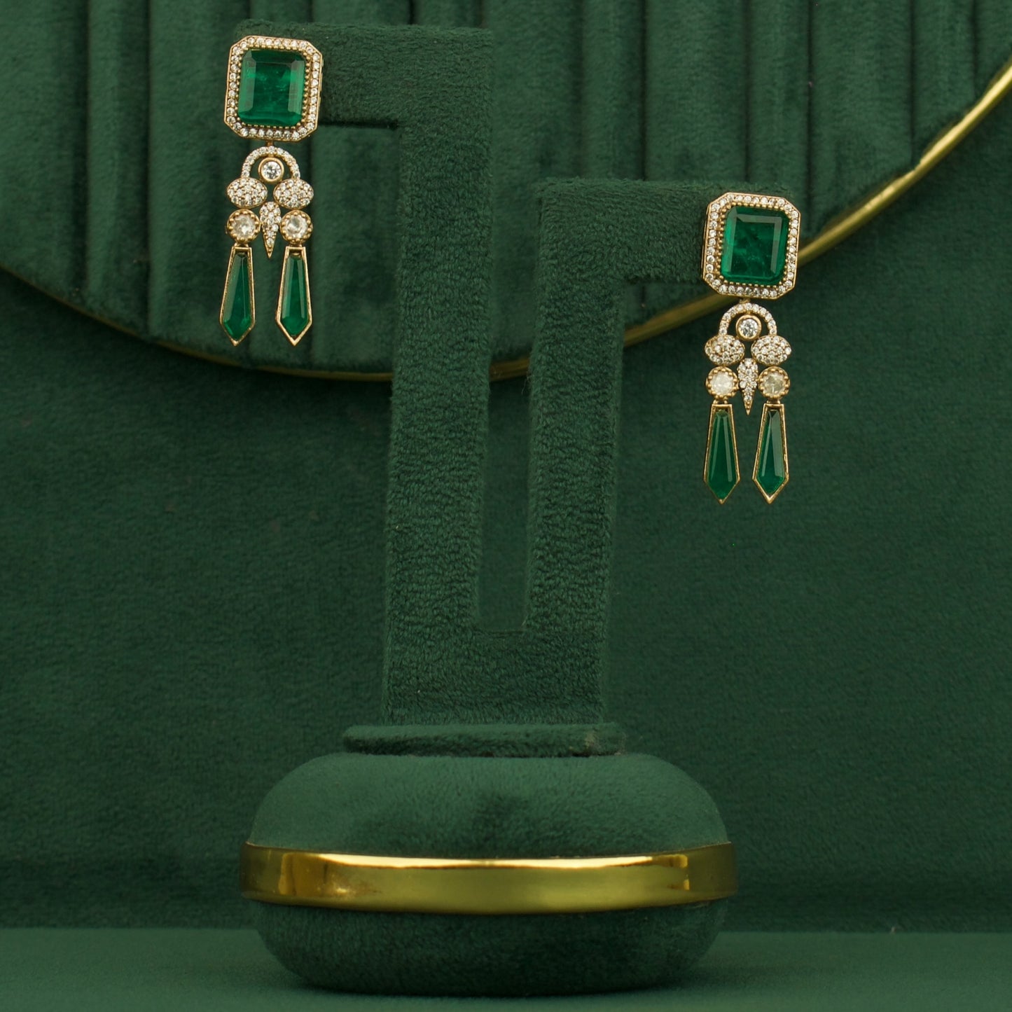 Majestic Victorian Short  Necklace  With  Earrings