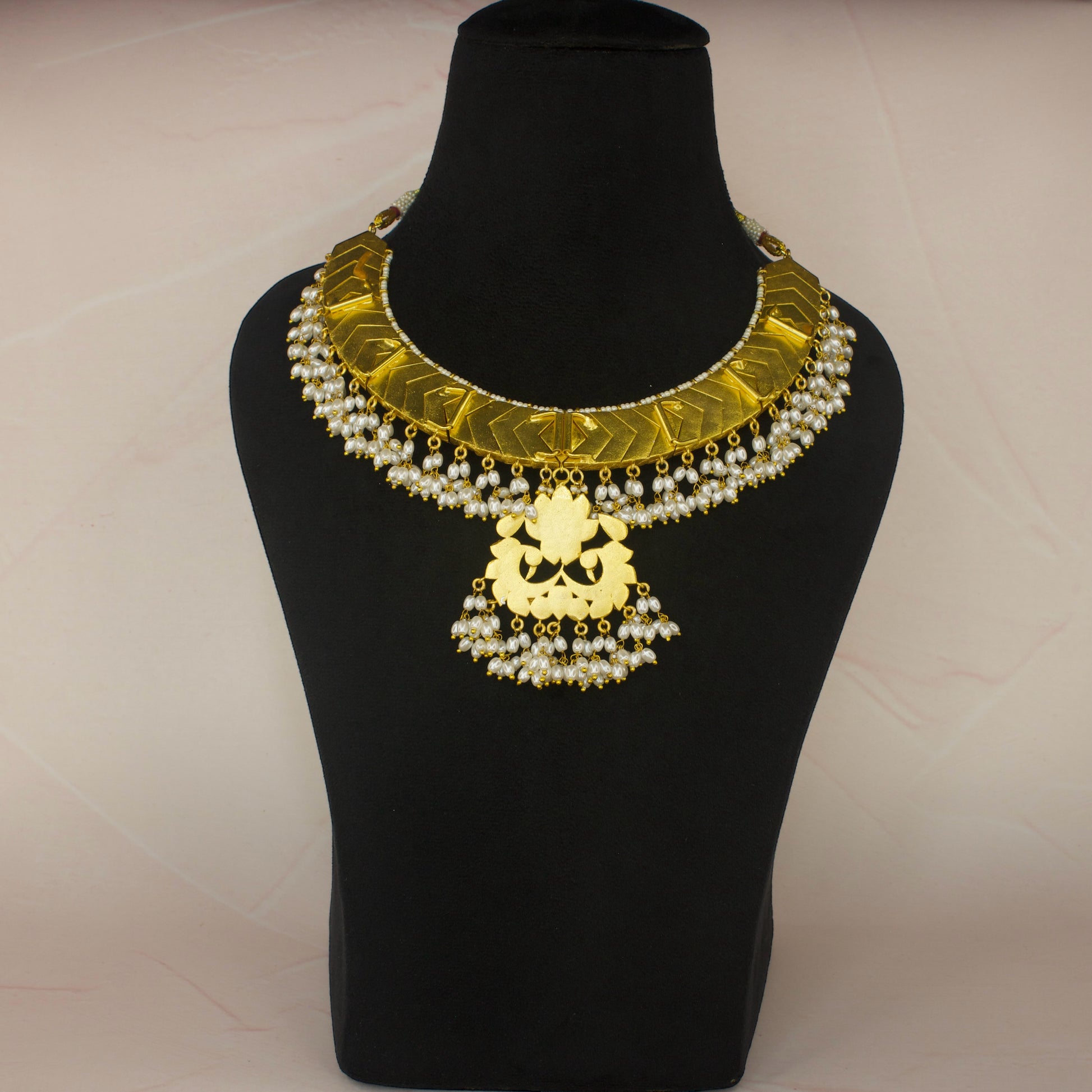 Guttapusalu Jadau Kundan Necklace with Rice Pearlswith 22k gold plating. This product belongs to Jadau Kundan Jewellery category