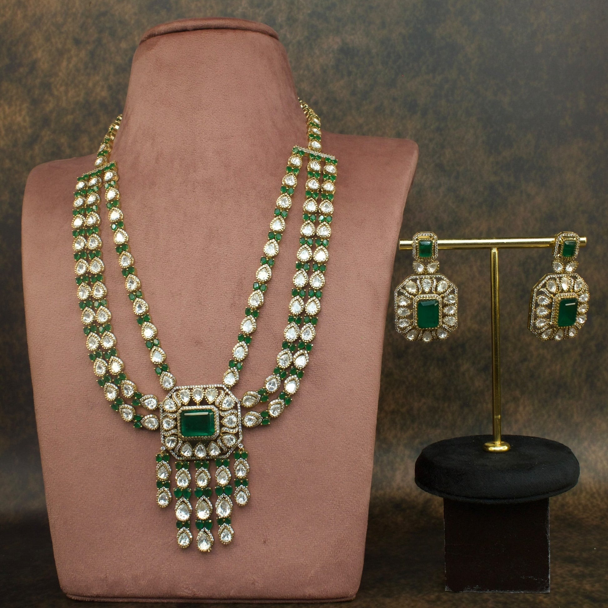 Elegant Victorian Necklace Set with Emerald Accents with High quality Victorian finish