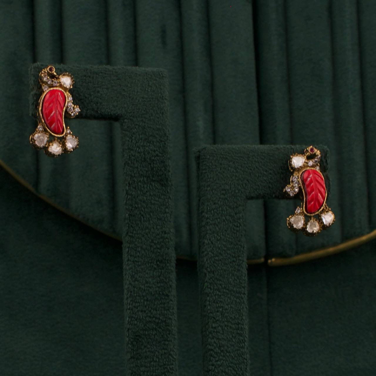 Sleek Chain Necklace With Mango Locket