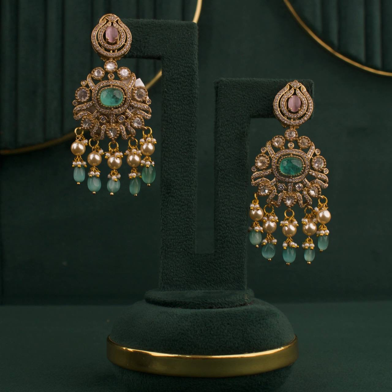 Regal Victorian Short Necklace With Green Beads Hanging