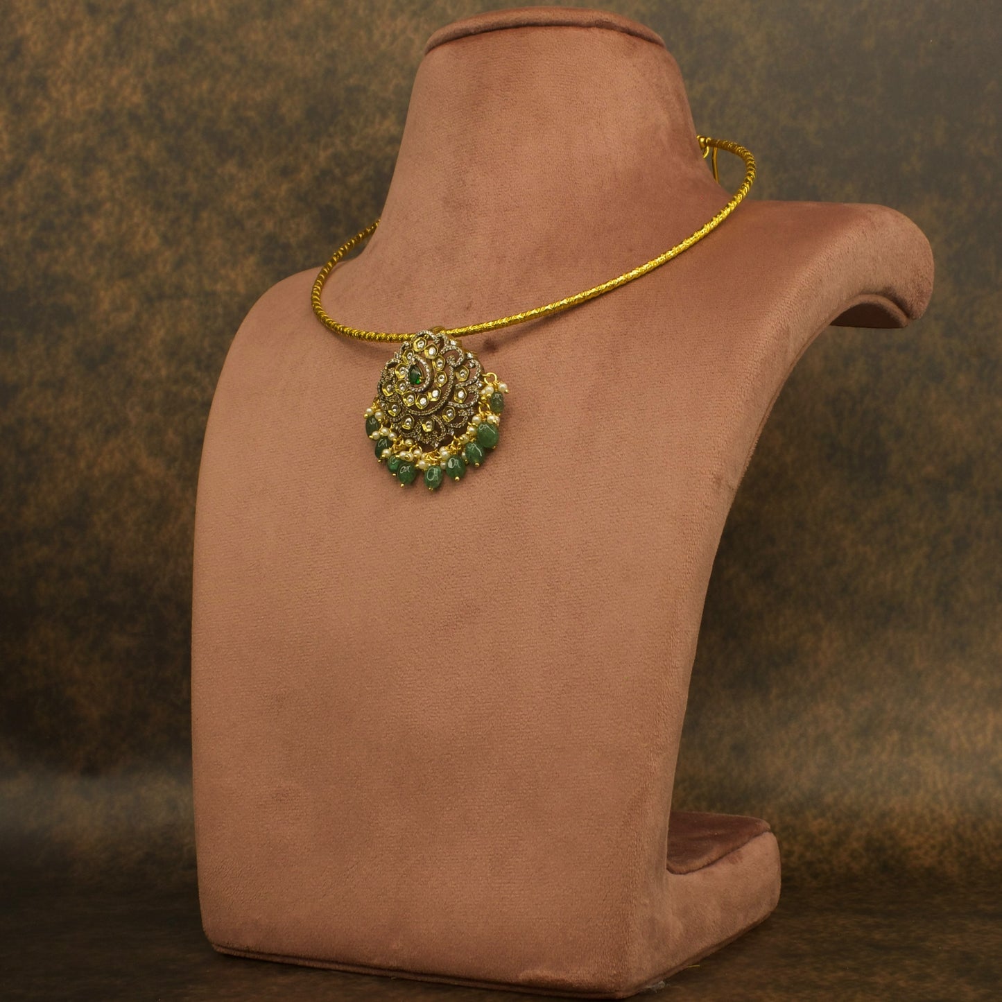 Elegant Kanti style necklace with Victorian locket