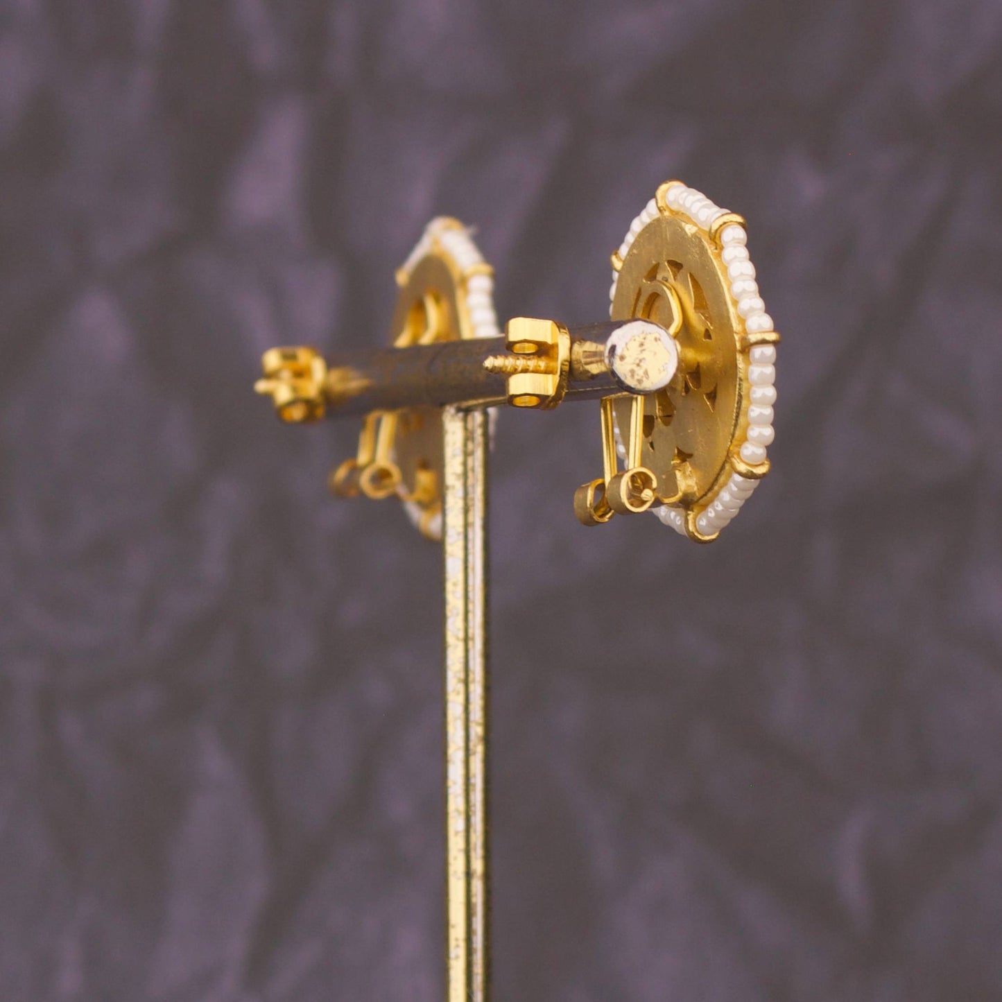 Elegant Jadau Kundan Stud Earrings With Floral Design