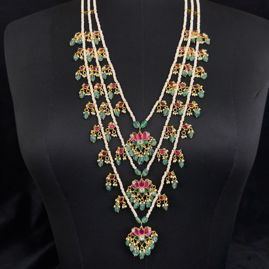 Radiant Jadau Kundan Necklace Set - Luxurious Traditional Jewelry this product comes under jadau kundan collecion