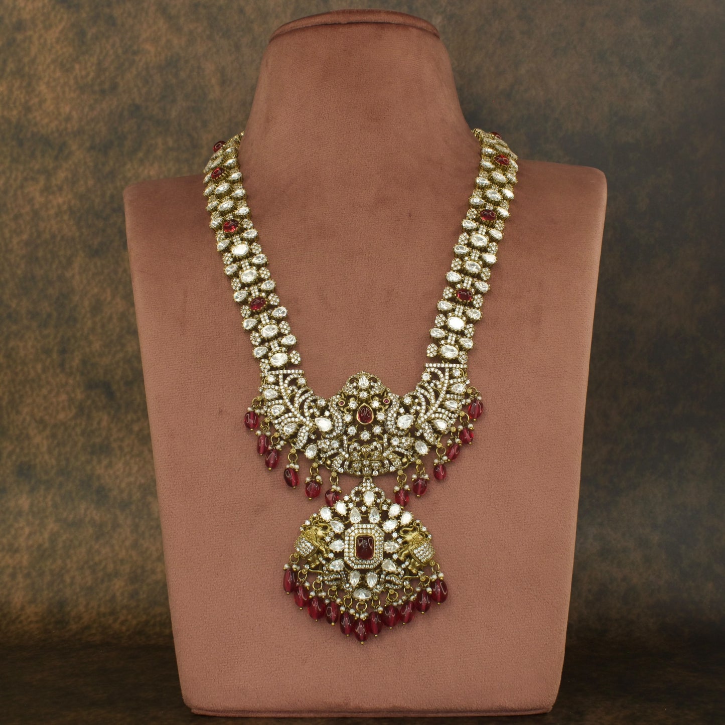 Royal Opulence: Victorian Necklace Set with High quality Victorian finish