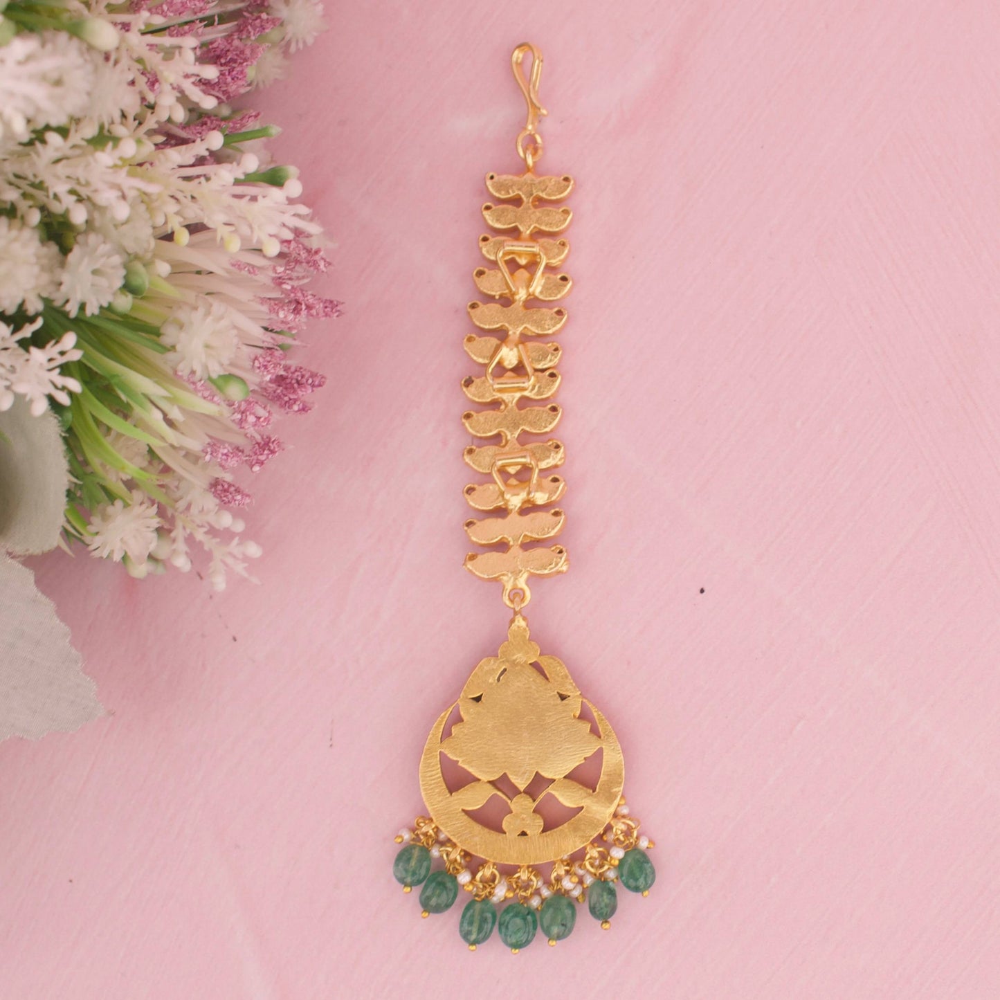 Delicate Jadau Kundan Maang Tikka With Emerald Drops Craftsmanship & Detail View - Dulhan Jewels