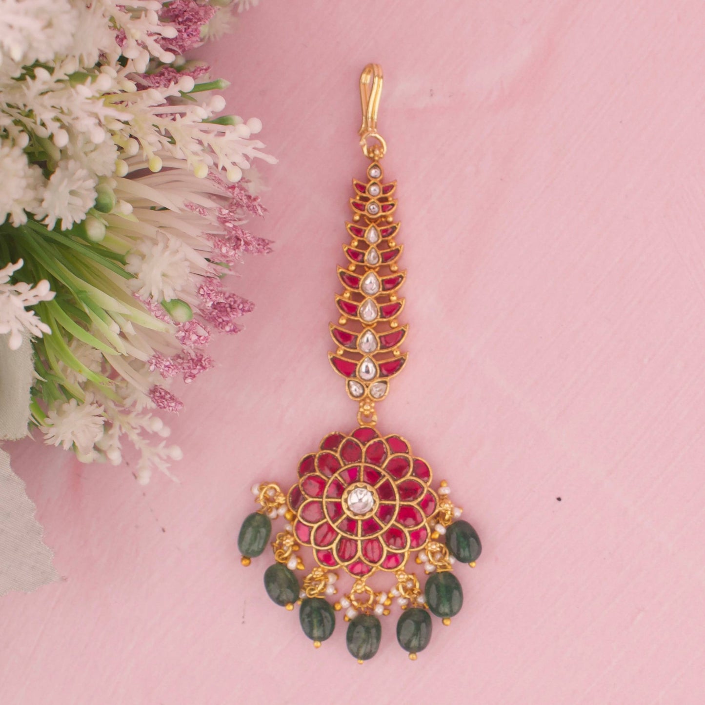 Classy Jadau Kundan Maang Tikka With Emerald Beads Craftsmanship & Detail View - Dulhan Jewels