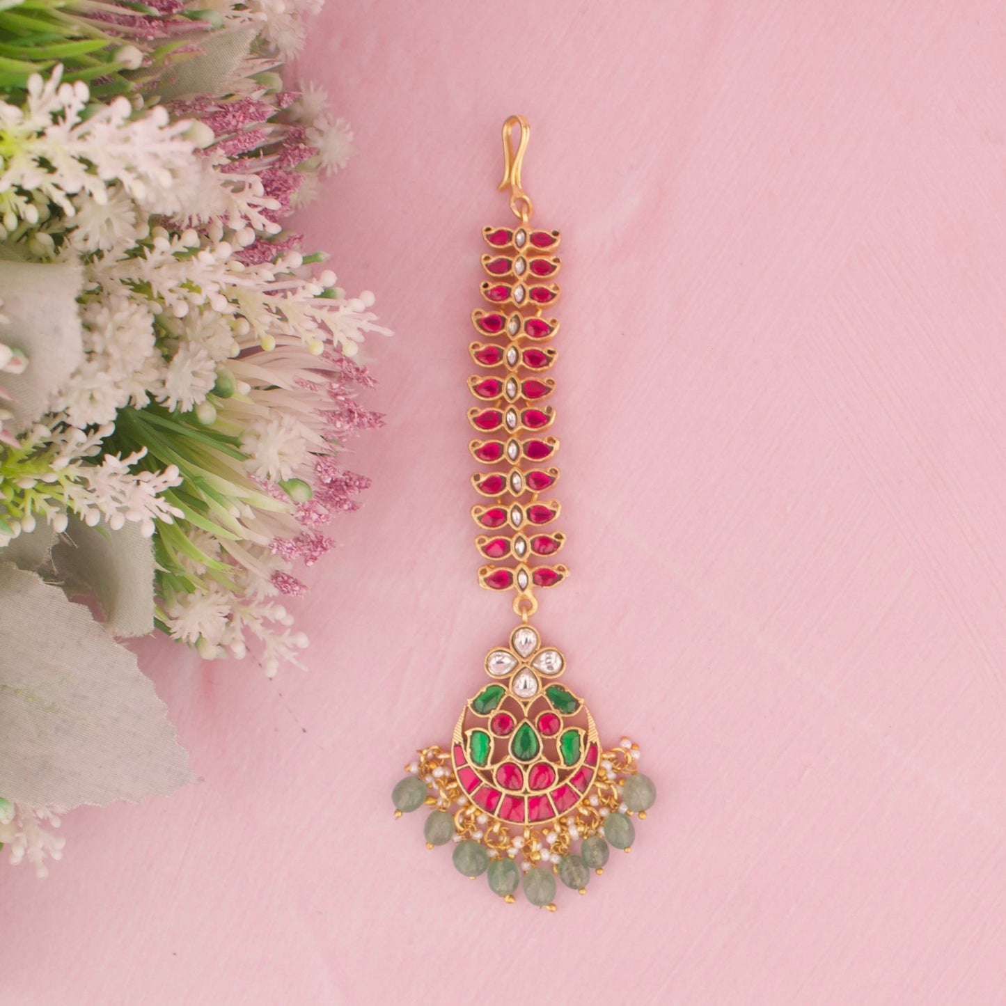 Ethnic Jadau Kundan Maang Tikka With Green Drops Craftsmanship & Detail View - Dulhan Jewels