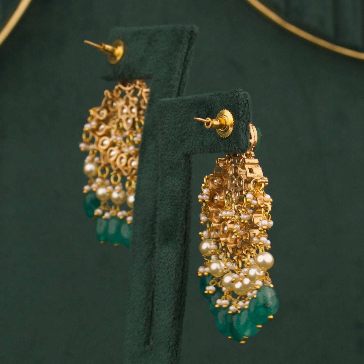 Sleek Victorian Emerald Choker With Earrings